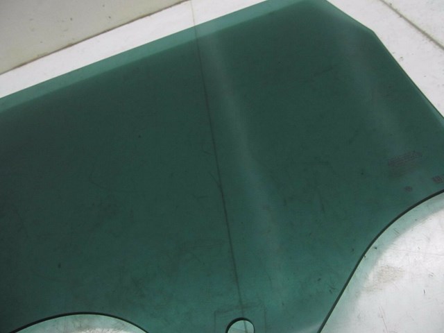 2004-2007 VOLKSWAGEN TOUAREG OEM RIGHT REAR PASSENGER DOOR WINDOW GLASS