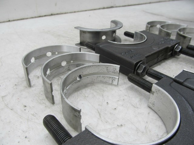 2003-2004 DODGE RAM 5.9L DIESEL 3500 2500 OEM CRANKSHAFT BEARING CAPS W/ CLAMPS 