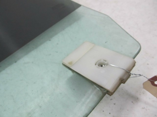 2006-2013 VOLVO C70 T5 OEM CONVERTIBLE RIGHT  FRONT PASSENGER DOOR WINDOW GLASS