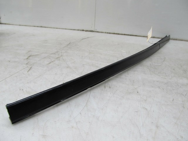 2001-2006 LEXUS LS430 OEM RIGHT FRONT GLASS WINDOW OUTER TRIM 