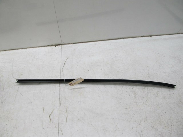 2001-2006 LEXUS LS430 OEM RIGHT FRONT GLASS WINDOW OUTER TRIM 