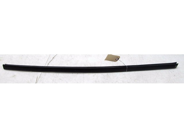 2001-2006 LEXUS LS430 OEM RIGHT FRONT GLASS WINDOW OUTER TRIM 