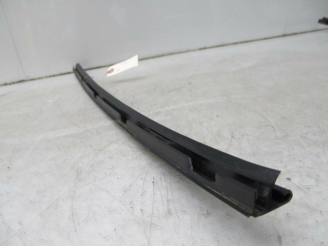 2001-2006 LEXUS LS430 OEM RIGHT FRONT GLASS WINDOW OUTER TRIM 