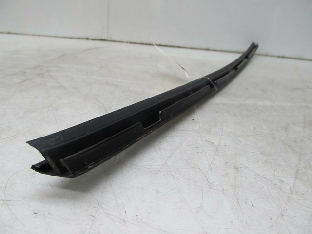 2001-2006 LEXUS LS430 OEM RIGHT FRONT GLASS WINDOW OUTER TRIM 