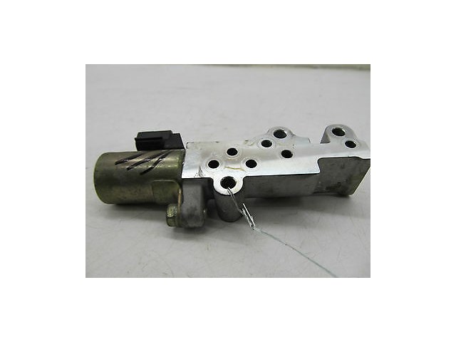 2005-2007 INFINITI G35 COUPE OEM RIGHT FRONT VARIABLE TIMING SOLENOID VALVE