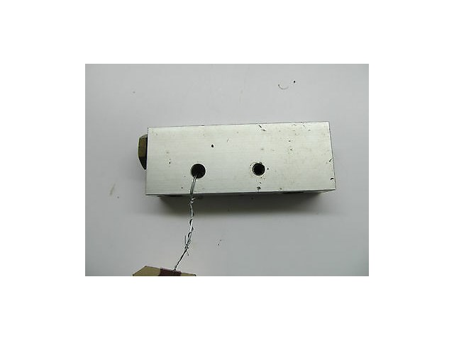 2004-2006 MERCEDES BENZ SL600 R230 OEM LEFT FRONT SUSPENSION VALVE BLOCK