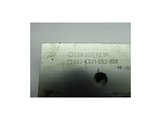 2004-2006 MERCEDES BENZ SL600 R230 OEM LEFT FRONT SUSPENSION VALVE BLOCK