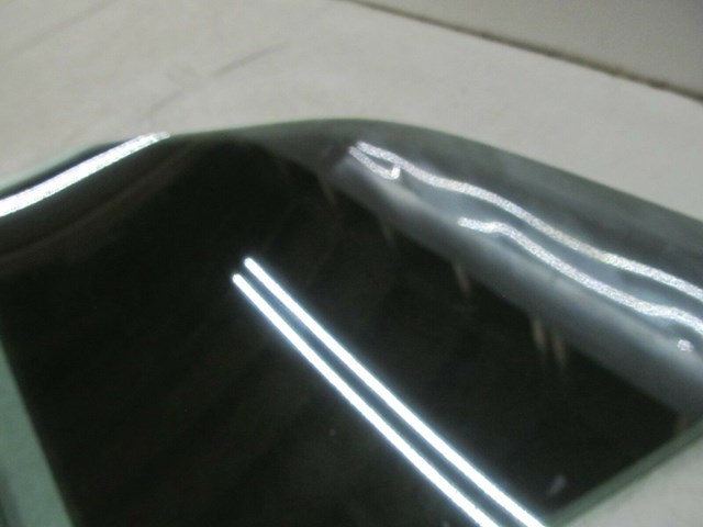 2005-2009 SAAB 9-5 OEM RIGHT FRONT PASSENGER DOOR WINDOW GLASS