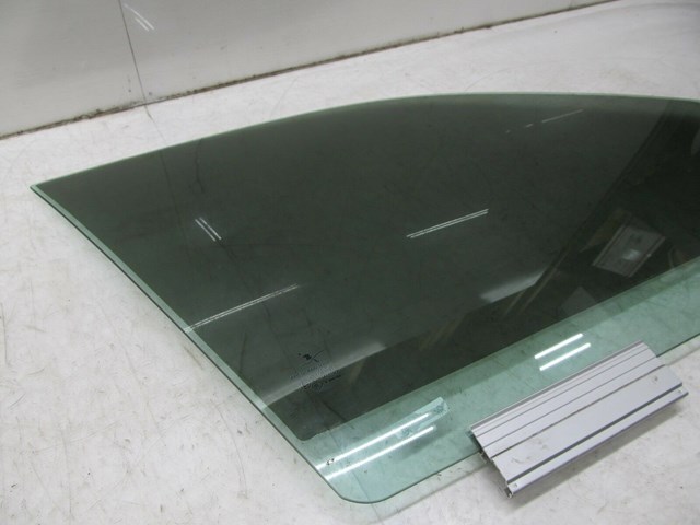 2005-2009 SAAB 9-5 OEM RIGHT FRONT PASSENGER DOOR WINDOW GLASS