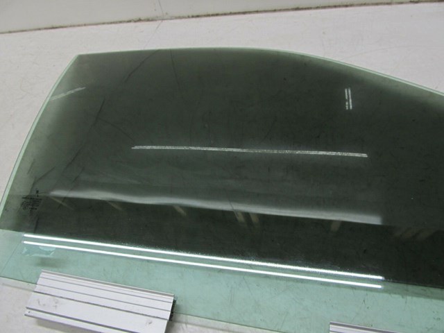 2005-2009 SAAB 9-5 OEM RIGHT FRONT PASSENGER DOOR WINDOW GLASS