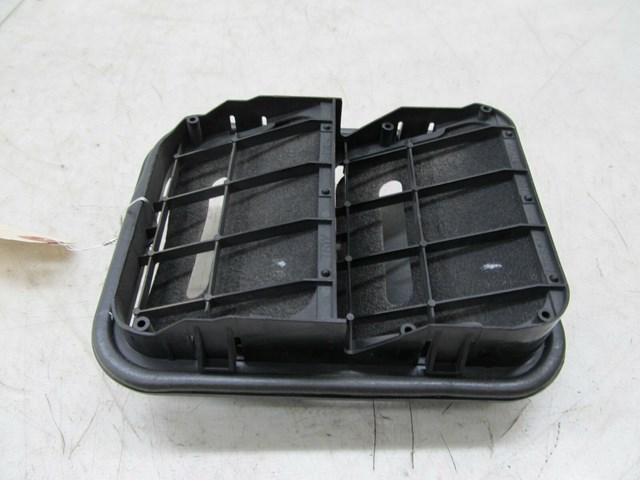 2009-2016 INFINITI FX35 QX70 OEM RIGHT REAR PRESSURE AIR VENT GUIDE 