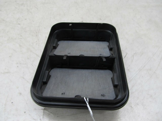 2009-2016 INFINITI FX35 QX70 OEM RIGHT REAR PRESSURE AIR VENT GUIDE 