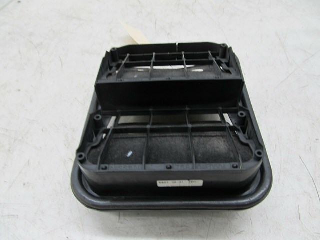 2009-2016 INFINITI FX35 QX70 OEM RIGHT REAR PRESSURE AIR VENT GUIDE 