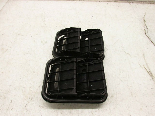 2011-2018 INFINITI M37 Q70 OEM RIGHT REAR QUARTER PANEL PRESSURE VENTS 