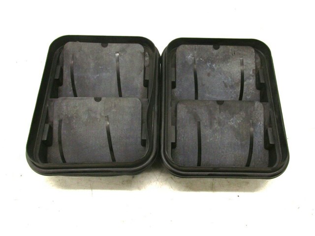 2011-2018 INFINITI M37 Q70 OEM RIGHT REAR QUARTER PANEL PRESSURE VENTS 