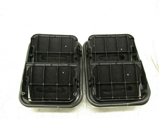 2011-2018 INFINITI M37 Q70 OEM RIGHT REAR QUARTER PANEL PRESSURE VENTS 