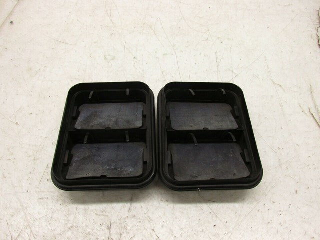 2011-2018 INFINITI M37 Q70 OEM RIGHT REAR QUARTER PANEL PRESSURE VENTS 