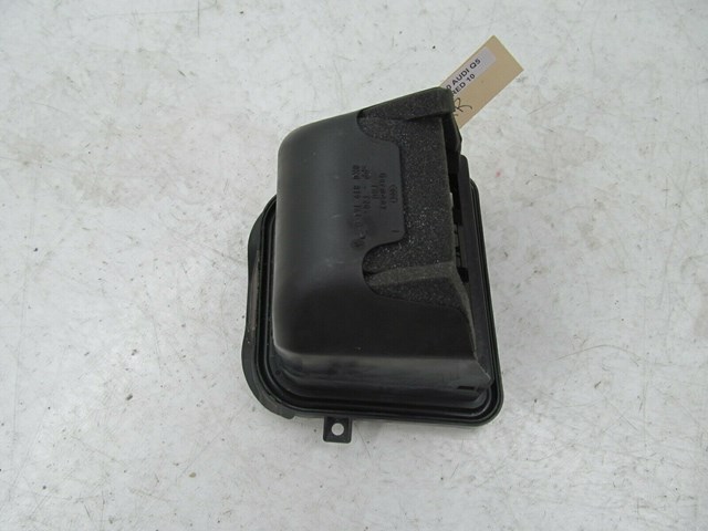 2009-2012 AUDI Q5 8R OEM RIGHT REAR QUARTER PANEL PRESSURE VENT 