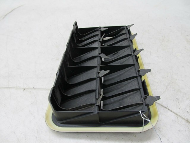  2004-2009 LEXUS RX350 RX330 OEM LEFT REAR TRUNK PRESSURE AIR VENT GUIDE 
