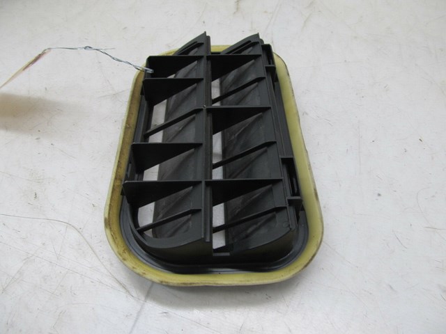 2006-2013 VOLVO C70 T5 OEM RIGHT REAR TRUNK AIR PRESSURE VENT 