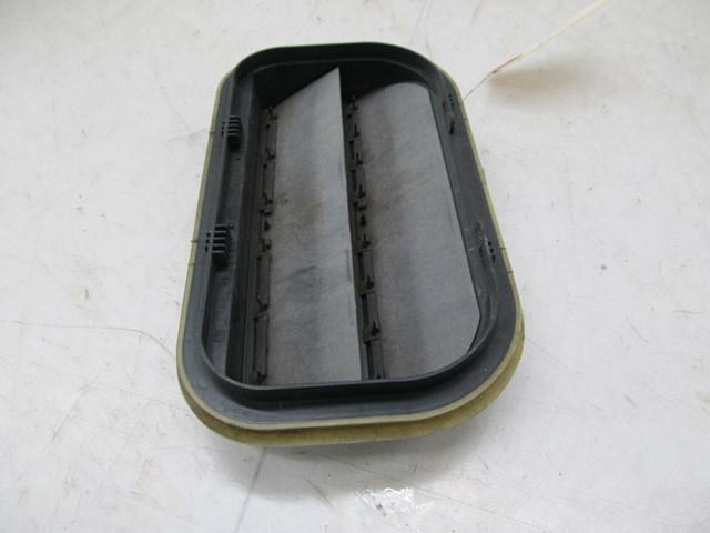 2006-2013 VOLVO C70 T5 OEM RIGHT REAR TRUNK AIR PRESSURE VENT 
