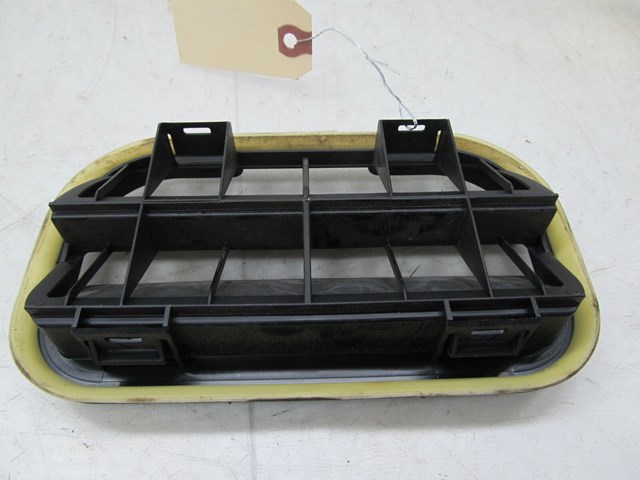 2006-2013 VOLVO C70 T5 OEM RIGHT REAR TRUNK AIR PRESSURE VENT 