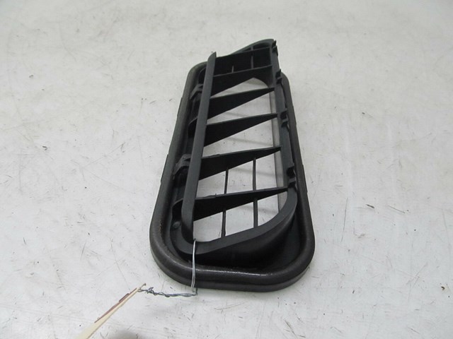 2001-2006 LEXUS LS430 OEM LEFT REAR TRUNK AIR DUST VENT 