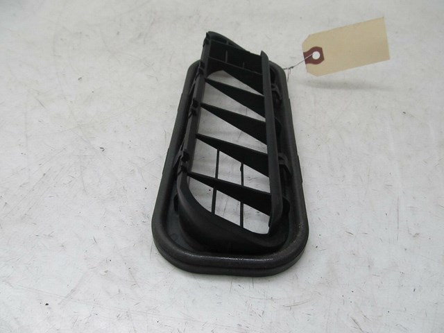 2001-2006 LEXUS LS430 OEM LEFT REAR TRUNK AIR DUST VENT 