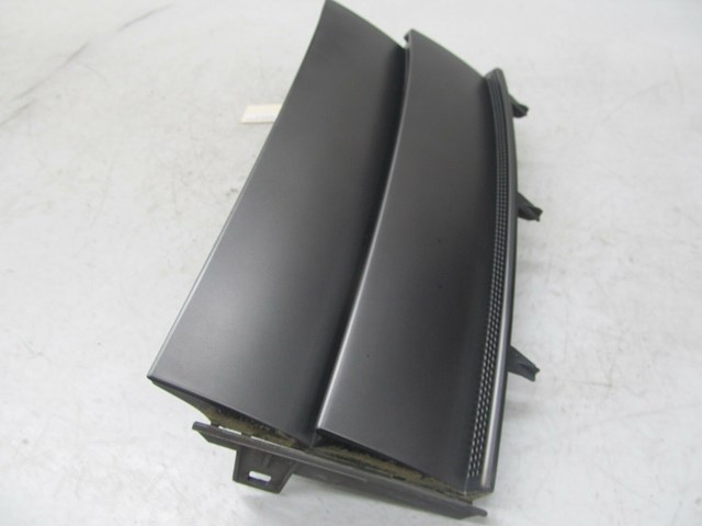 2003-2006 RANGE ROVER HSE OEM RIGHT FRONT PASSENGERS SIDE WING VENT 