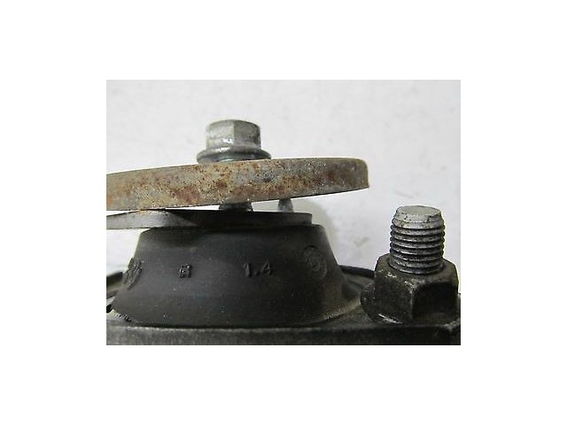 2004-2008 MASERATI QUATTROPORTE M139 OEM RIGHT REAR TRANSMISSION MOUNT BRACKET