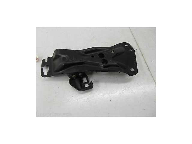 2001-2005 MERCEDES C240 W203 OEM TRANSMISSION MOUNT BRACKET 