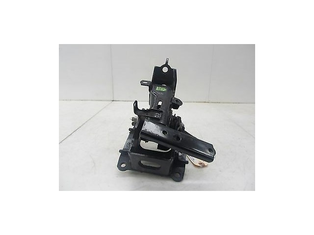 2012-2015 TOYOTA PRIUS C OEM TRANSMISSION MOUNT BRACKET