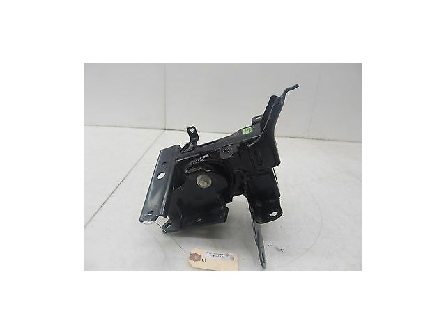2012-2015 TOYOTA PRIUS C OEM TRANSMISSION MOUNT BRACKET