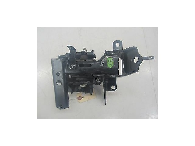 2012-2015 TOYOTA PRIUS C OEM TRANSMISSION MOUNT BRACKET