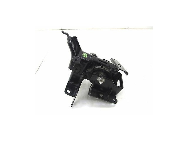 2012-2015 TOYOTA PRIUS C OEM TRANSMISSION MOUNT BRACKET
