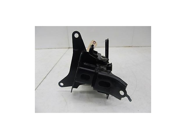 2012-2015 TOYOTA PRIUS C OEM TRANSMISSION MOUNT BRACKET