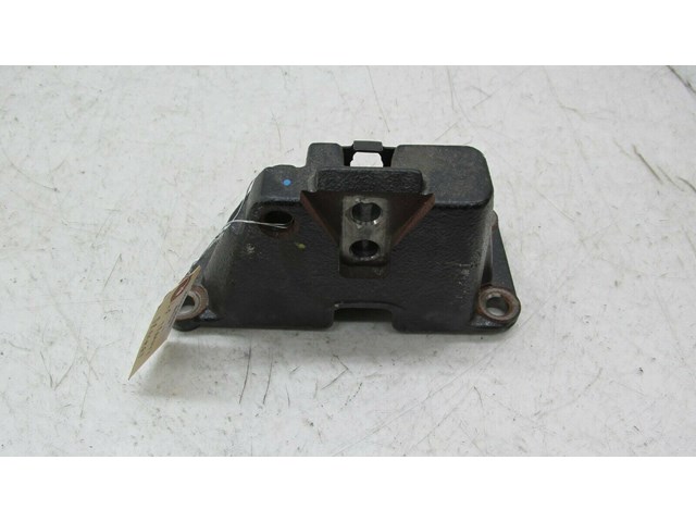  2014-2016 KIA CADENZA OEM LEFT FRONT TRANSMISSION MOUNT BRACKET 