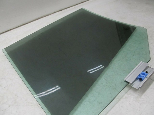 2005-2009 SAAB 9-5 OEM RIGHT REAR PASSENGER SIDE DOOR WINDOW GLASS