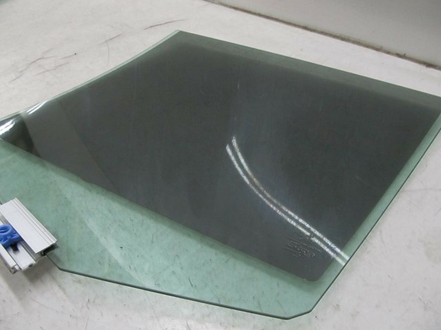2005-2009 SAAB 9-5 OEM RIGHT REAR PASSENGER SIDE DOOR WINDOW GLASS