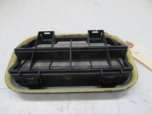 2006-2013 VOLVO C70 T5 OEM LEFT REAR TRUNK AIR PRESSURE VENT 