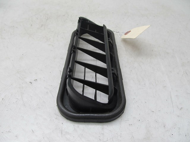 2001-2006 LEXUS LS430 OEM RIGHT REAR TRUNK AIR DUST VENT 