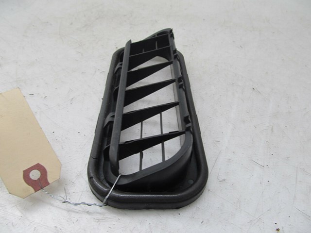 2001-2006 LEXUS LS430 OEM RIGHT REAR TRUNK AIR DUST VENT 
