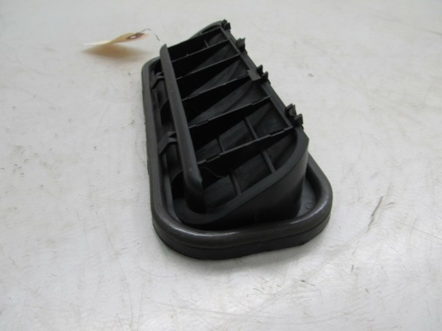 2001-2006 LEXUS LS430 OEM LEFT REAR QUARTER PANEL PRESSURE VENT 
