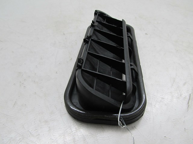 2001-2006 LEXUS LS430 OEM LEFT REAR QUARTER PANEL PRESSURE VENT 
