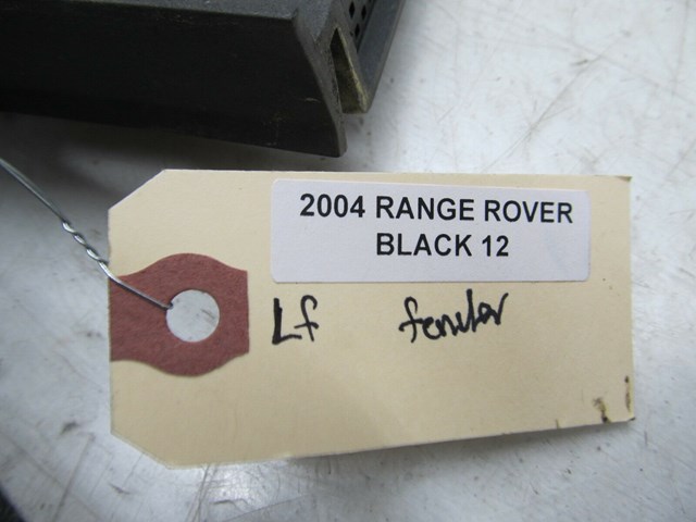 2003-2006 RANGE ROVER HSE OEM LEFT FRONT DRIVER SIDE FENDER WING VENT 