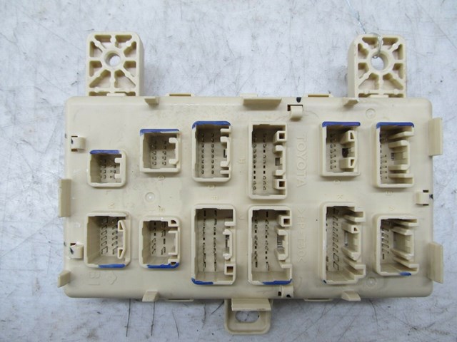 2004-2009 LEXUS RX350 RX330 OEM LEFT FRONT FUSE RELAY BOX 