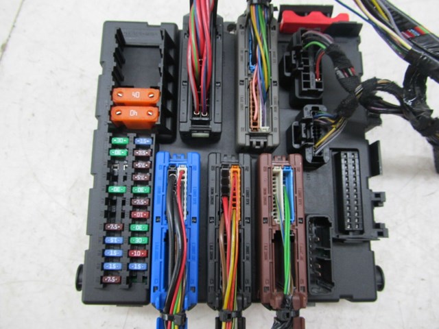 2004-2011 SAAB 9-3 AERO OEM LEFT REAR FUSE RELAY BOX TRUNK 