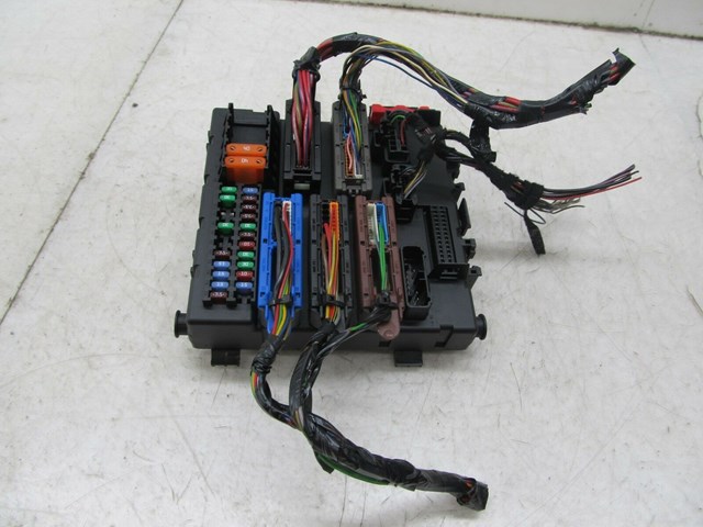 2004-2011 SAAB 9-3 AERO OEM LEFT REAR FUSE RELAY BOX TRUNK 