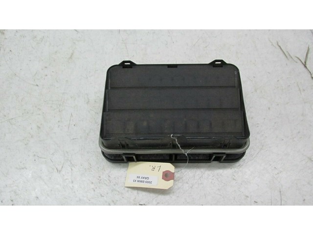  2007-2010 BMW X5 E70 OEM LEFT REAR QUARTER PANEL PRESSURE VENT 