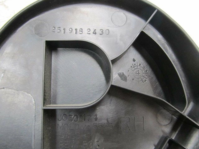 2007-2012 MERCEDES GL450 X164 OEM RIGHT FRONT LOWER SEAT COVER TRIM 